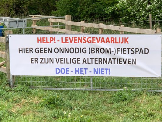 Spandoek aansluiting fietspad  provinciale weg