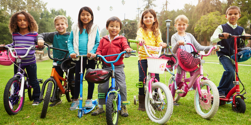 Kinderen op de fiets