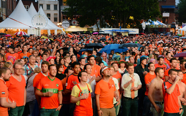 Foto oranje tv schermen