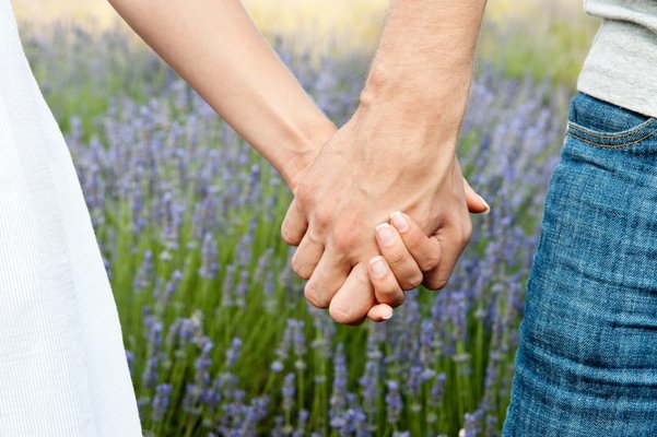 Hold hands 1024x681