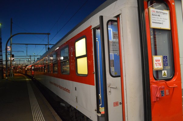 Cnl naar amsterdam in zurich bordje