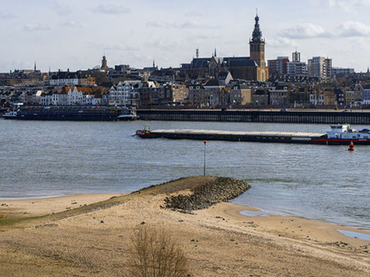 Nijmegen skyline vanaf snelbinder fietsbrugx